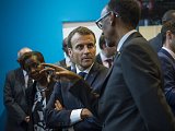Emmanuel Macron et Paul Kagame, en mai 2018 à Paris, lors de l'exposition VivaTech. En arrière-plan, Louise Mushikiwabo, secrétaire générale de l'OIF depuis 2019.