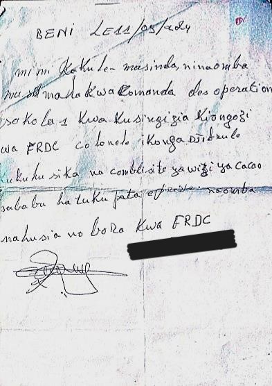 Lettre de rétractation imposée par le renseignement militaire de Beni à Masinda Kamangura, président de la Coopérative pour le développement des producteurs agricoles du Congo. Traduction : {« Moi Kakule Masinda, je demande pardon au commandant des opérations Sokola 1 pour les calomnies contre le commandant FARDC Colonel Ikonga Djibrule pour sa complicité avec des voleurs de cacao, car nous n'avons pas trouvé de preuves. Je sollicite une bonne collaboration avec les FARDC. »}