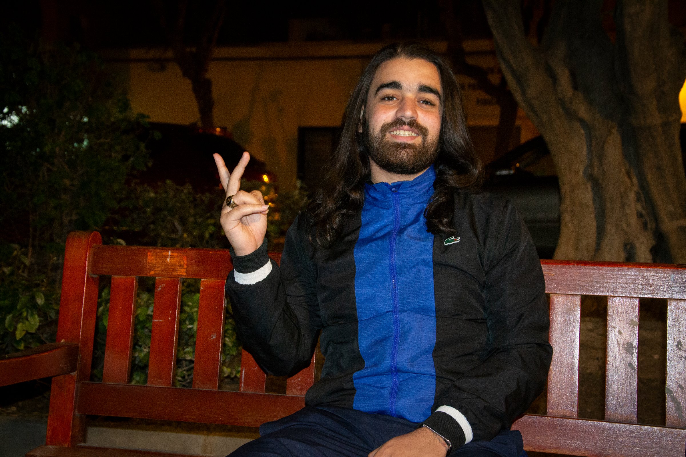 Ali, 23 ans, originaire de Mostaganem, travaille comme livreur (juillet 2025).