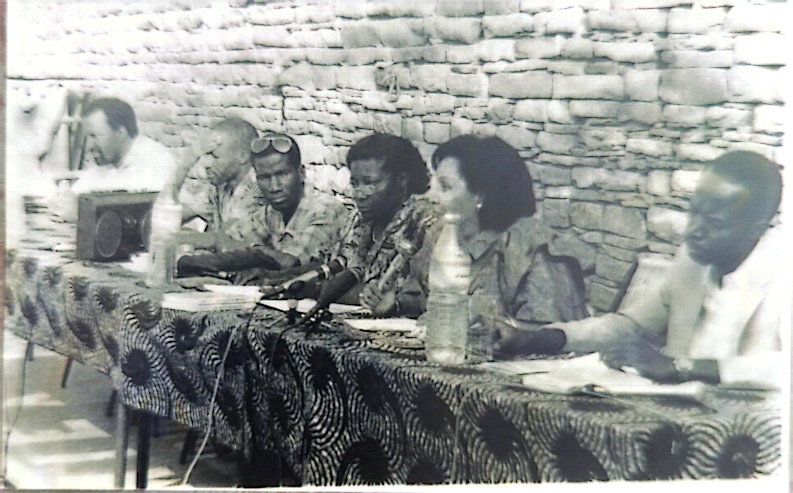 Colloque à l'occasion de la parution de l'ouvrage {Un empire peul au XIXe siècle. La Diina du Maasina}. De gauche à droite : Alpha Oumar Konaré, Ousmane Sy, Drissa Diakité, Bintou Sanankoua, Claudine Richard, et Doulaye Konaté.