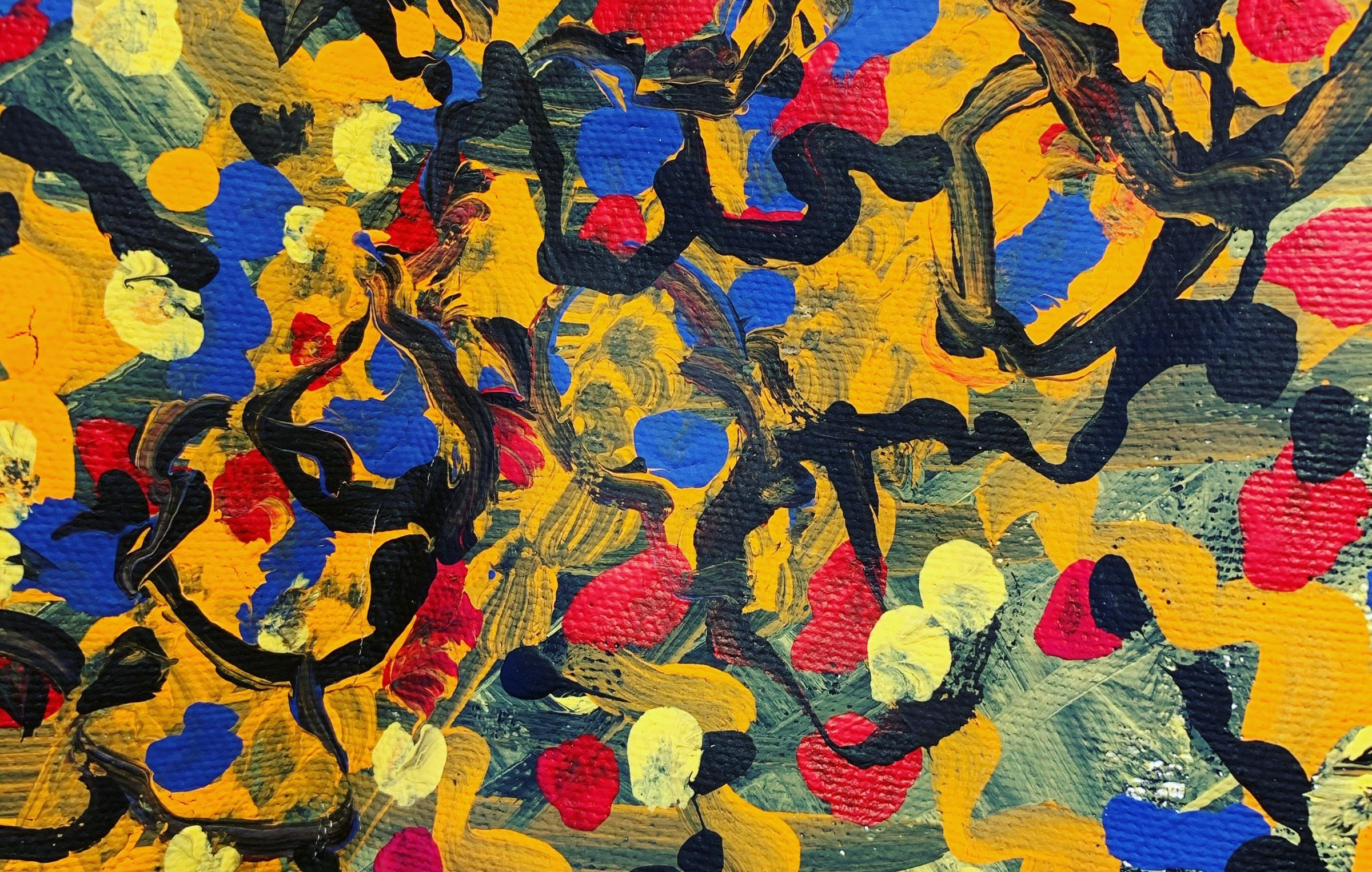 L'image présente une œuvre abstraite remplie de couleurs vives. On y retrouve des touches de jaune dominant, qui évoquent une ambiance ensoleillée. Des éclats de rouge, de bleu et de noir se mêlent de manière harmonieuse, créant un effet dynamique et énergique. Les formes semblent s'entrelacer, offrant une sensation de mouvement, comme si elles dansaient sur la toile. Le tout donne une impression de joie et de vitalité, rendant l'œuvre à la fois captivante et stimulante pour l'imagination.