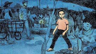 L'image représente une couverture de bande dessinée intitulée "Djarabane : Au petit marché des amours perdues". En arrière-plan, on peut voir un ciel étoilé d'un bleu profond, parsemé de petites étoiles. Au centre, un jeune garçon se tient debout, regardant autour de lui avec une expression de curiosité. Le décor évoque un marché animé, avec des marchandises exposées et des silhouettes de personnes en mouvement, créant une ambiance vivante et vibrante. Le titre est écrit en lettres jaunes et accrocheuses, ajoutant à l'énergie de la scène. L'ensemble présente un mélange de mystère et de nostalgie, invitant le lecteur à plonger dans une histoire touchante.