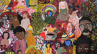 L'image est une composition artistique vibrante, remplie de motifs colorés et de visages divers. On y trouve des figures humaines, représentées de manière stylisée, avec des expressions variées. Les visages sont entourés de formes abstraites et de dessins géométriques, créant une atmosphère dynamique et joyeuse. Les couleurs utilisées sont essentiellement des teintes vives, incluant des rouges, des jaunes, des verts et des bleus, qui se mêlent harmonieusement. Les différents éléments de l'image semblent interagir, formant un ensemble riche et captivant qui évoque à la fois l'énergie et la diversité des émotions humaines.