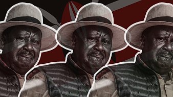 L'image présente un homme avec un visage sérieux, habillé d'une chemise, portant une veste rembourrée et un chapeau de paille large. Ses traits sont marqués et son expression semble refléter une profonde réflexion ou détermination. En arrière-plan, des couleurs et motifs évoquent le drapeau du Kenya, avec des éléments géométriques qui créent une ambiance dynamique. L'image est stylisée, montrant plusieurs fois le même homme, ce qui lui donne un effet de répétition visuelle. L'ensemble transmet une impression de force et de présence.