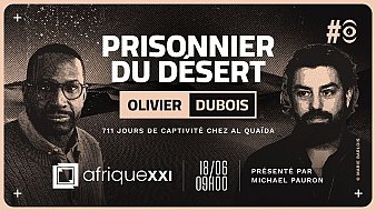 L'image est une affiche promotionnelle pour un événement. En arrière-plan, il y a un fond sombre avec des éléments graphiques. À gauche, un homme portant des lunettes et un pull, qui semble sérieux, est identifié comme Olivier Dubois. À droite, un homme avec une barbe et des cheveux foncés, visiblement pensif, est mentionné comme Michael Pauron, le présentateur de l'événement. En haut à droite, le mot «#» est affiché, et en bas, le titre «PRISONNIER DU DÉSERT» est écrit en lettres majuscules. Juste en dessous, il est précisé que l'événement aura lieu le 18 juin à 09h00, avec la mention de l'organisation «afriquexxi». L'ensemble de la composition utilise des contrastes de couleur pour attirer l'attention sur le texte et les visages des intervenants.