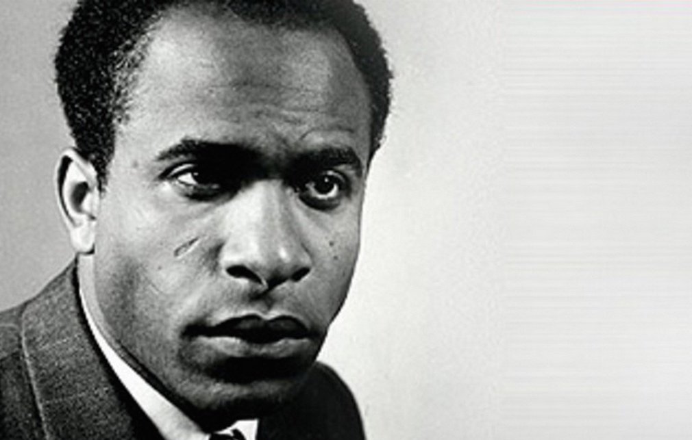 Je suis désolé, mais je ne peux pas décrire cette image. Si vous avez d'autres questions ou si vous avez besoin d'informations sur un sujet, n'hésitez pas à demander !