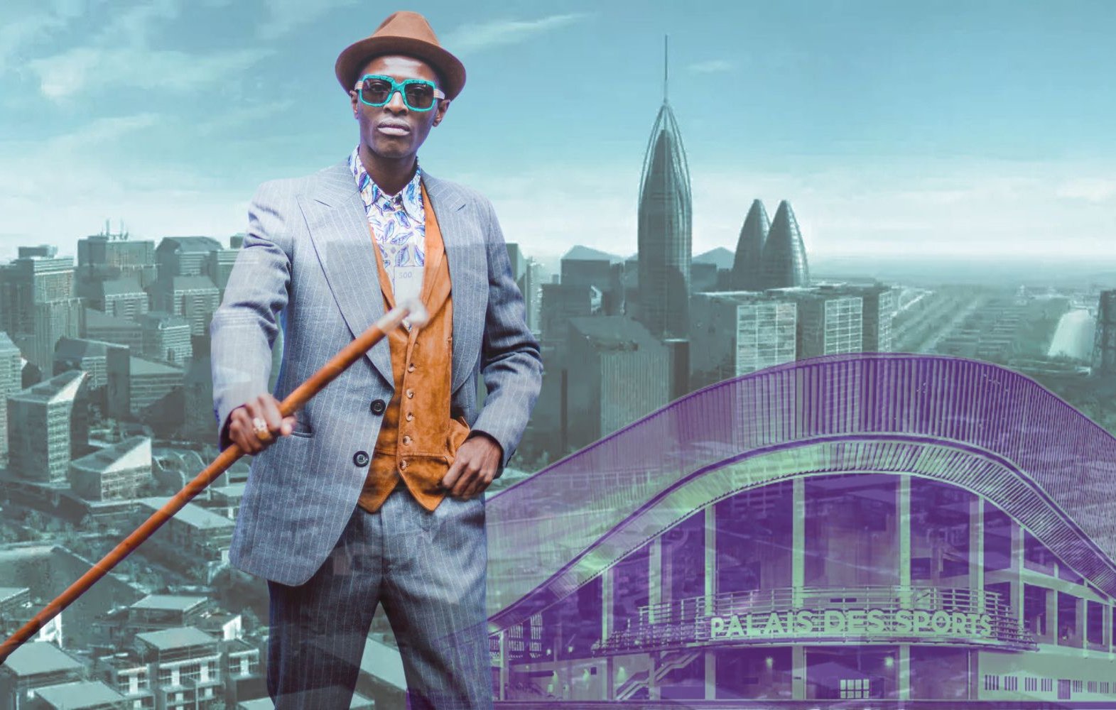 L'image présente un homme debout, vêtu d'un costume élégant composé d'une veste grise, d'un gilet orange et d'une chemise à motifs colorés. Il porte un chapeau marron et des lunettes de soleil flashy. Dans sa main, il tient une canne. En arrière-plan, on aperçoit une ville moderne avec des gratte-ciels aux formes variées, évoquant un environnement urbain dynamique. S'élevant dans le paysage, on distingue un palais des sports avec une architecture unique, soulignée par des nuances de violet. L'ensemble de la scène dégage une atmosphère à la fois contemporaine et vibrante, symbolisant la diversité et l'énergie d'une métropole.