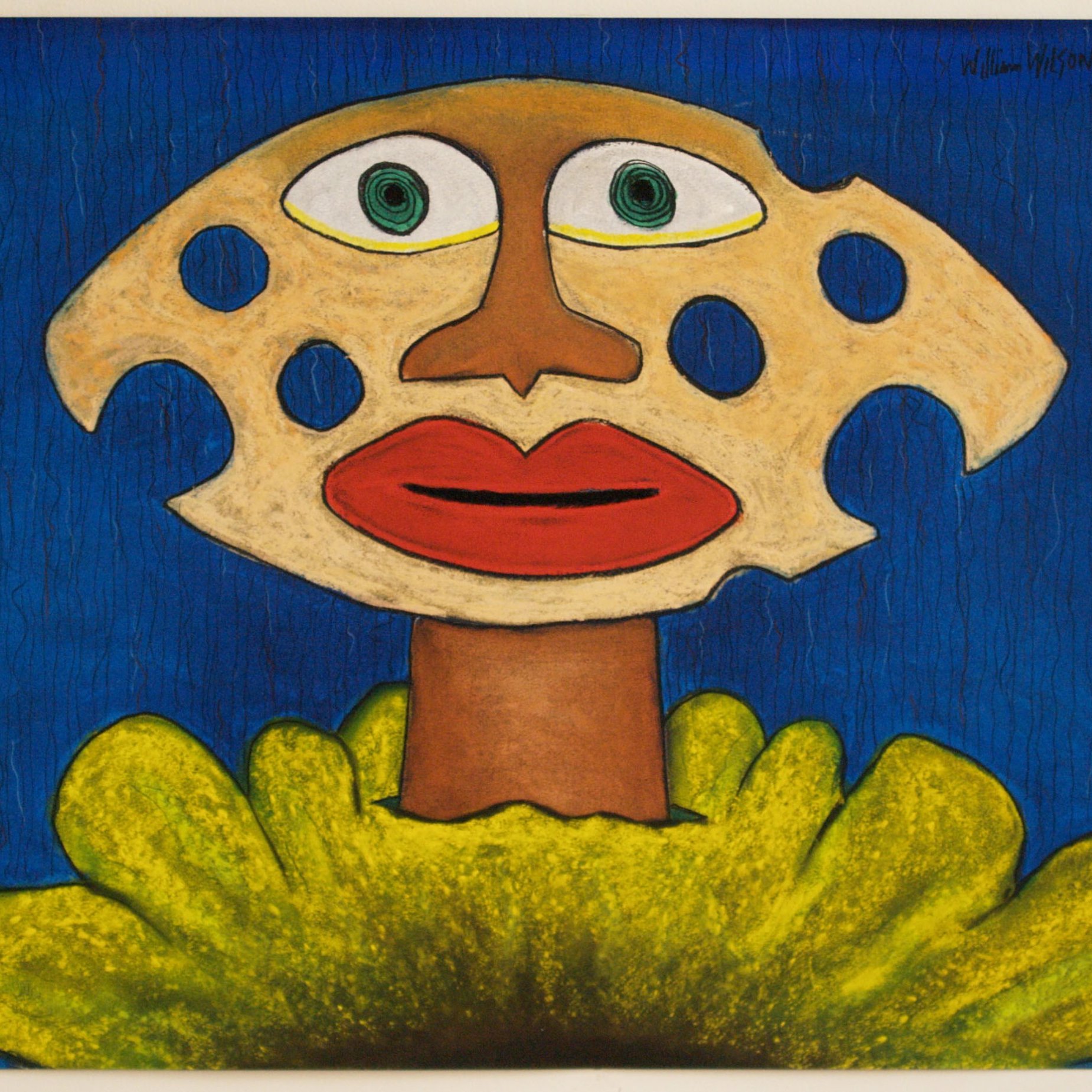 Voici une description de l'image : L'œuvre présente une figure centrale qui ressemble à un champignon stylisé. Le chapeau du champignon est de couleur beige, avec plusieurs trous ronds, évoquant le fromage. Ce chapeau repose sur un tronc brun, tandis que le bas de la figure est entouré de feuilles ou d'une base verte, qui donne une impression de croissance. Le visage est expressif, avec de grands yeux ronds aux pupilles noires, et des lèvres rouges qui ajoutent une touche de vive couleur. Le fond de l'image est d'un bleu intense, créant un contraste saisissant avec les couleurs plus chaudes des personnages. Globalement, l'œuvre dégage une atmosphère ludique et fantaisiste.