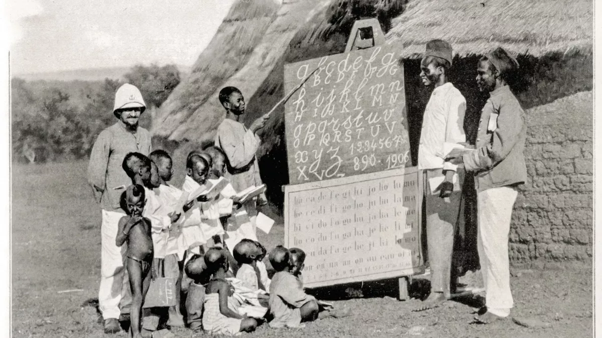 L'école des enfants de troupes de tirailleurs indigènes au Soudan (actuel Mali), en 1906.