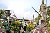 Le général Brice Clotaire Oligui Nguema, lors d'un hommage à {« Wongo "le Patriote", valeureux guerrier Awandji »}, le 12 mai 2024 à Lastourville.