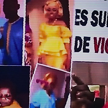 L'image montre une scène de manifestation où des participants tiennent des pancartes. Les pancartes contiennent des messages forts sur le soutien aux survivantes de la violence. Certaines affichent des photos, peut-être de personnes ou d'enfants, ainsi qu'une poupée, ce qui suggère une connexion émotionnelle ou un symbole de douceur au milieu d'un discours poignant. L'ambiance est intacte, avec des slogans qui crient l'injustice et l'urgence de protéger ceux qui ont souffert.