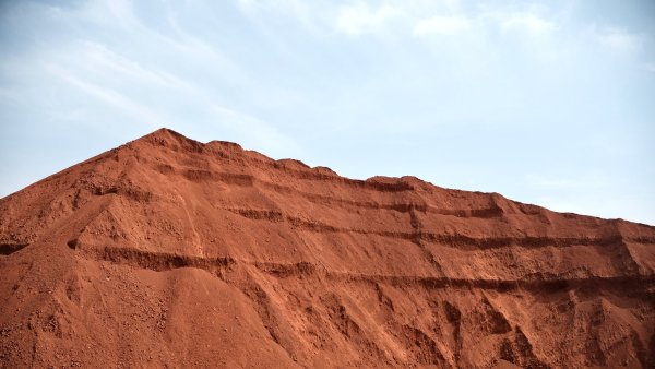 Guinée. Dans la poussière de la bauxite, Boké « région martyre »